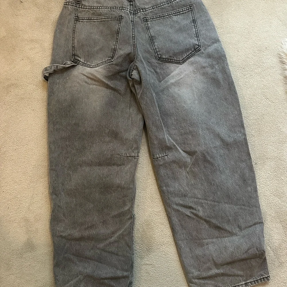 SHEIN Men's Charcoal Relaxed Jeans - Picture 2 of 3